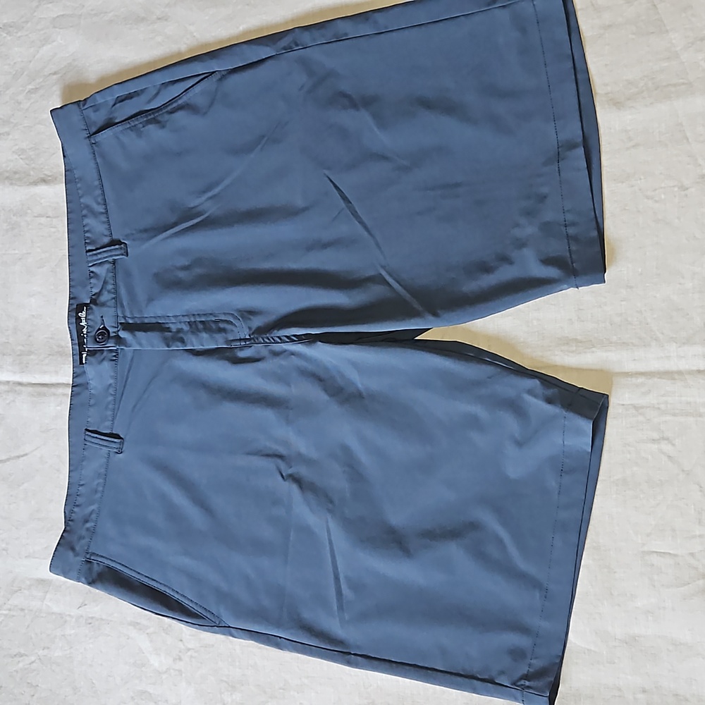 Travis Mathew Indigo Casual shorts size 42 Classic Bermudas Lightweight - Picture 1 of 13